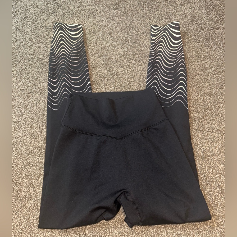 Buffbunny wonderlust Black Leggings with reflective Wave Print